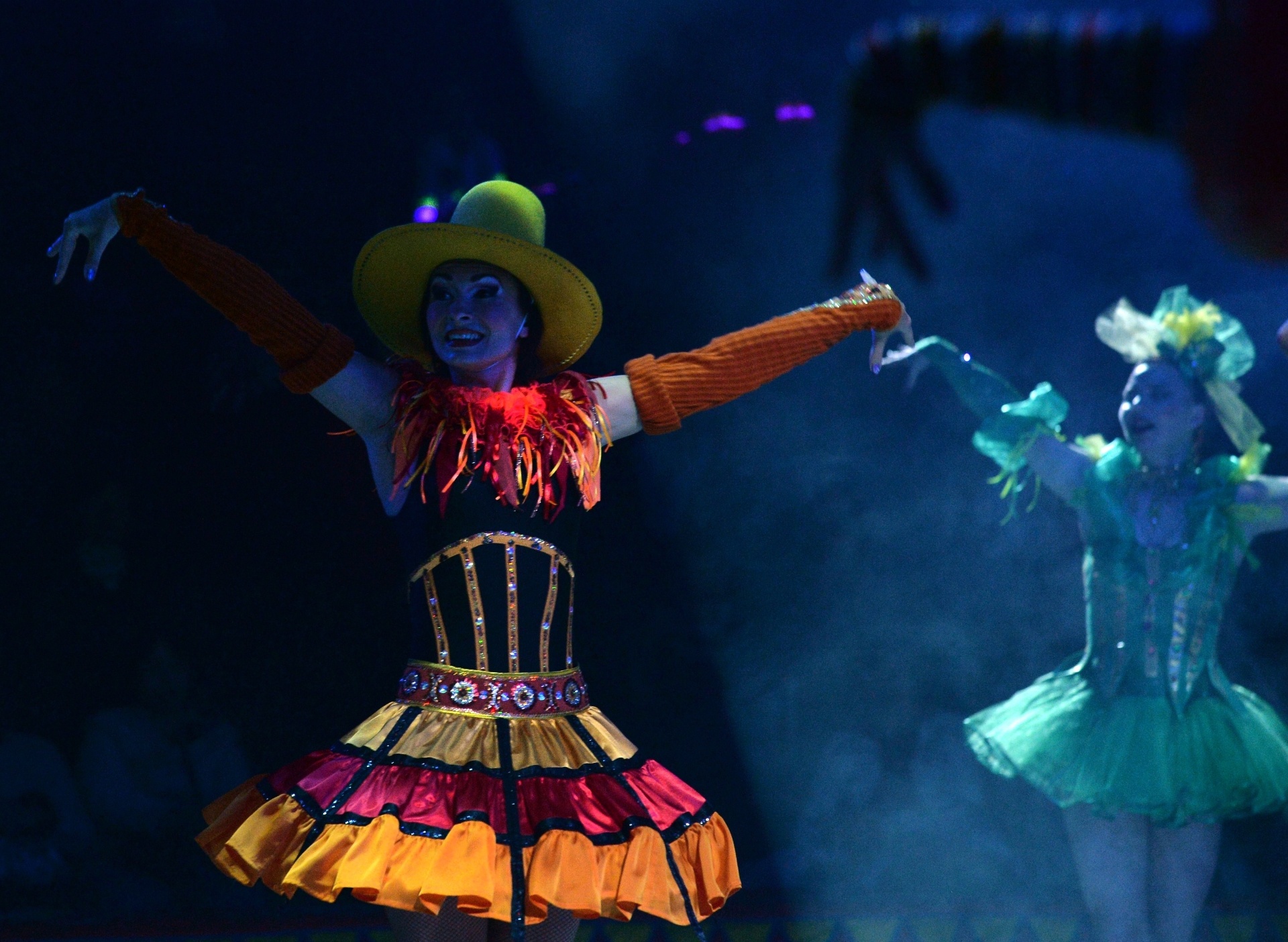 19.set.2013 - Artistas do Circo Nacional da Ucrânia apresentam o novo show da companhia, "Caravana das Maravilhas" - AFP PHOTO/ SERGEI SUPINSKY