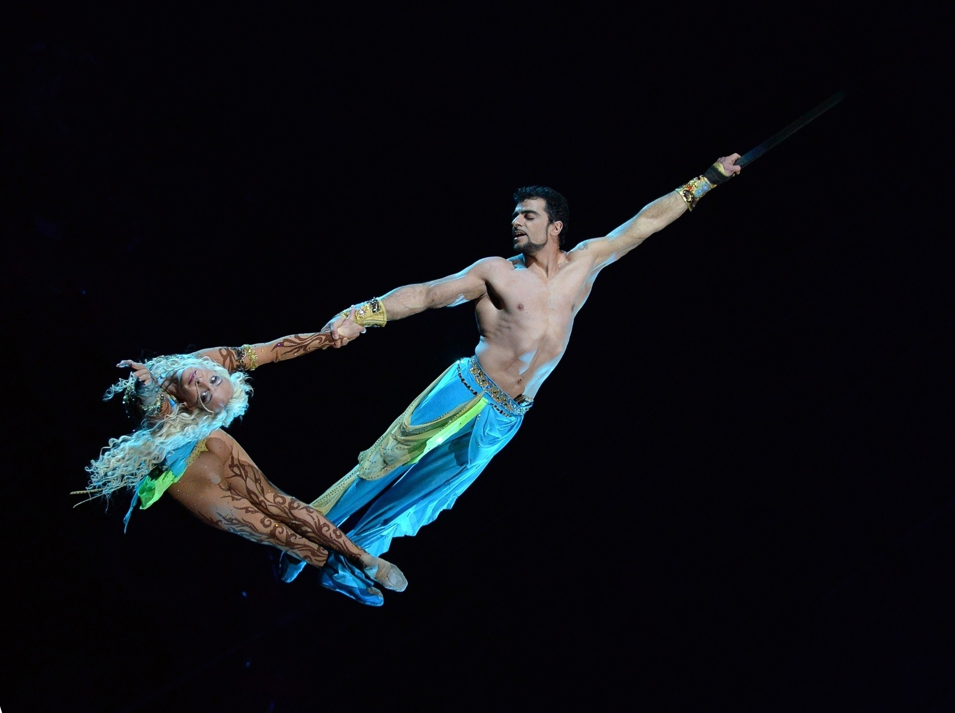 19.set.2013 - Artistas do Circo Nacional da Ucrânia apresentam o novo show da companhia, "Caravana das Maravilhas" - AFP PHOTO/ SERGEI SUPINSKY