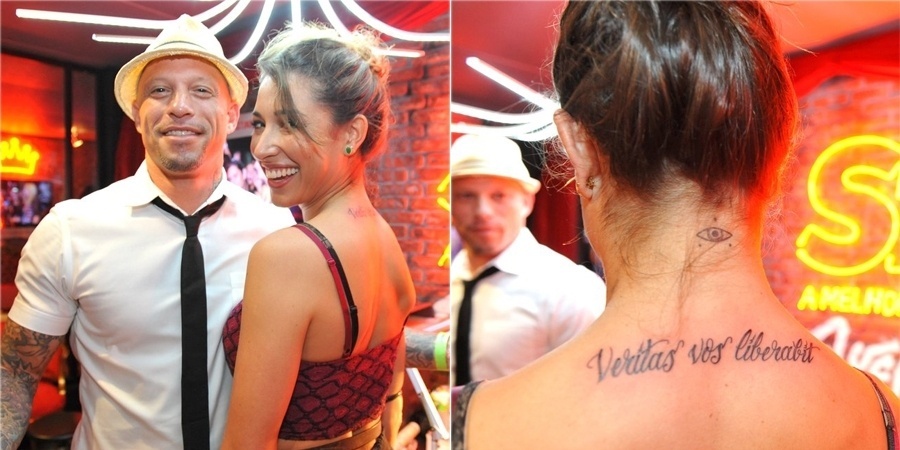 19.set.2013 - Gisele Itié tatua a frase em latim "Veritas vos liberabit", que significa "A verdade vos libertará", durante o Rock in Rio