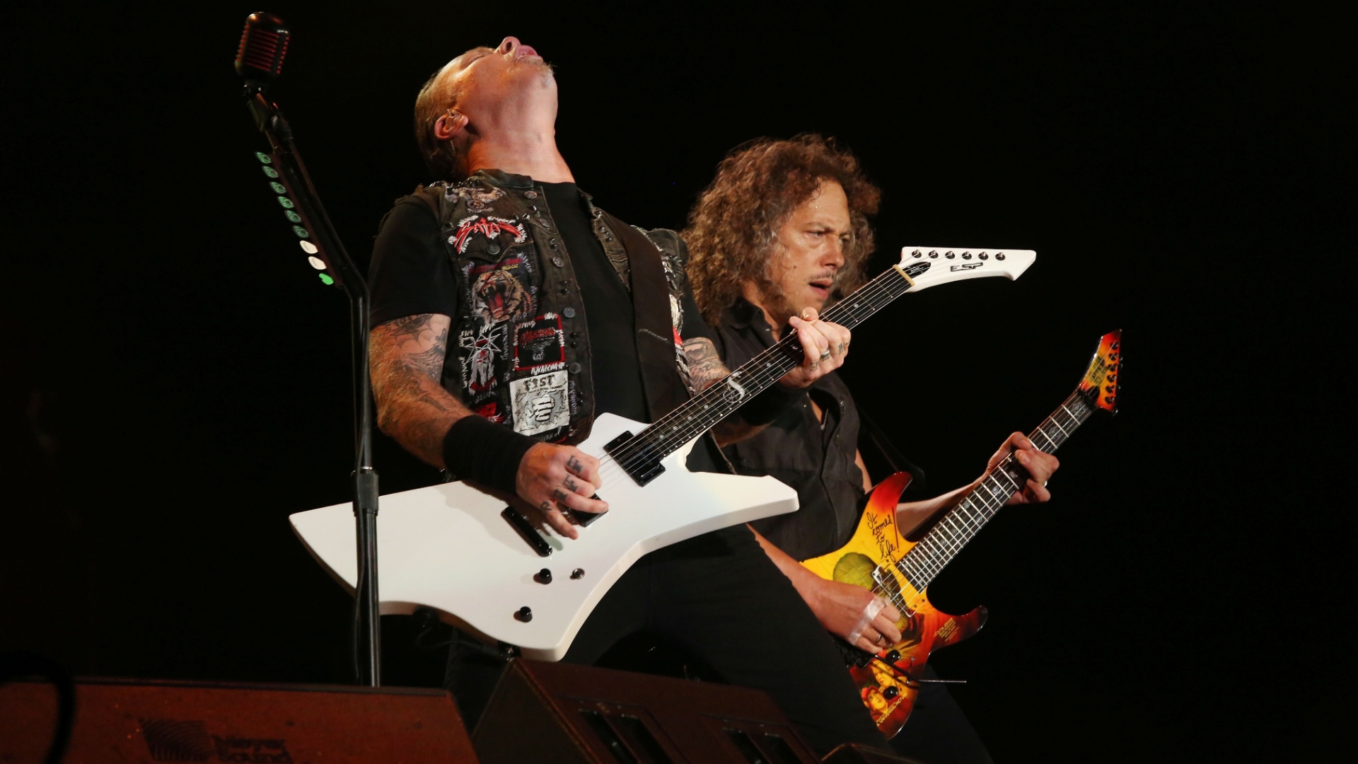 19.set.2013 -James Hetfield e Kirk Hammet, do Metallica, durante show da banda no palco Mundo do Rock in Rio - Marco Antônio Teixeira/UOL