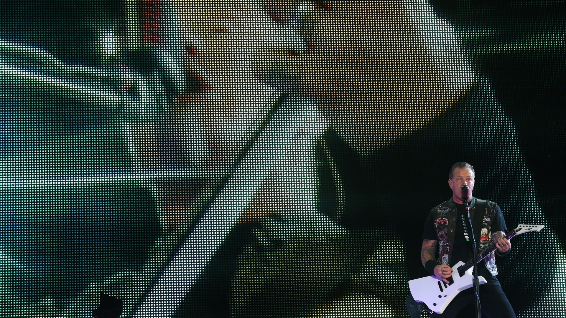 19.set.2013 -James Hetfield, guitarrista do Metallica, durante show da banda no palco Mundo do Rock in Rio - Marco Antônio Teixeira/UOL