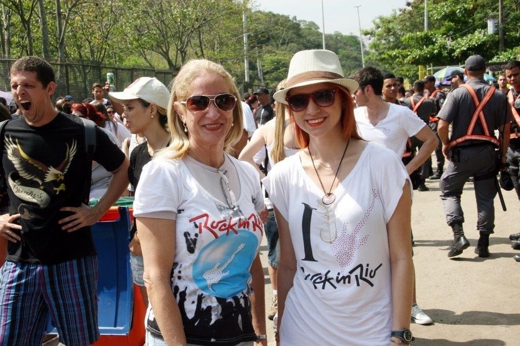 20.set.2013 - A professora Francis Salgado saiu de Ribeirão Preto para acompanhar a filha, Bianca Salgado, no show do Bon Jovi, que encerra a noite desta sexta - Zulmair Rocha/UOL