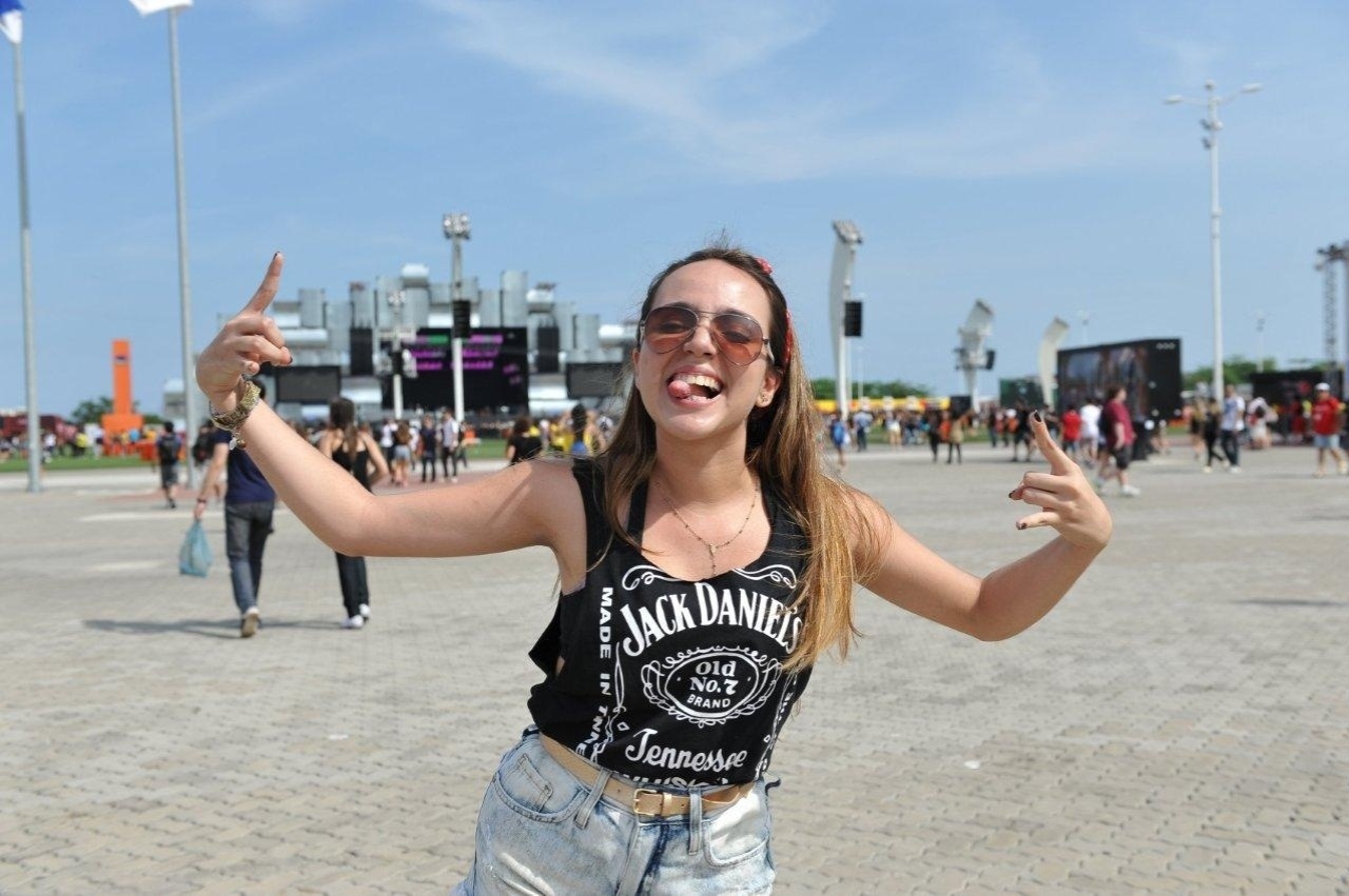 20.set.2013 - Fã chega à Cidade do Rock para o quinto dia de Rock in Rio - AgNews