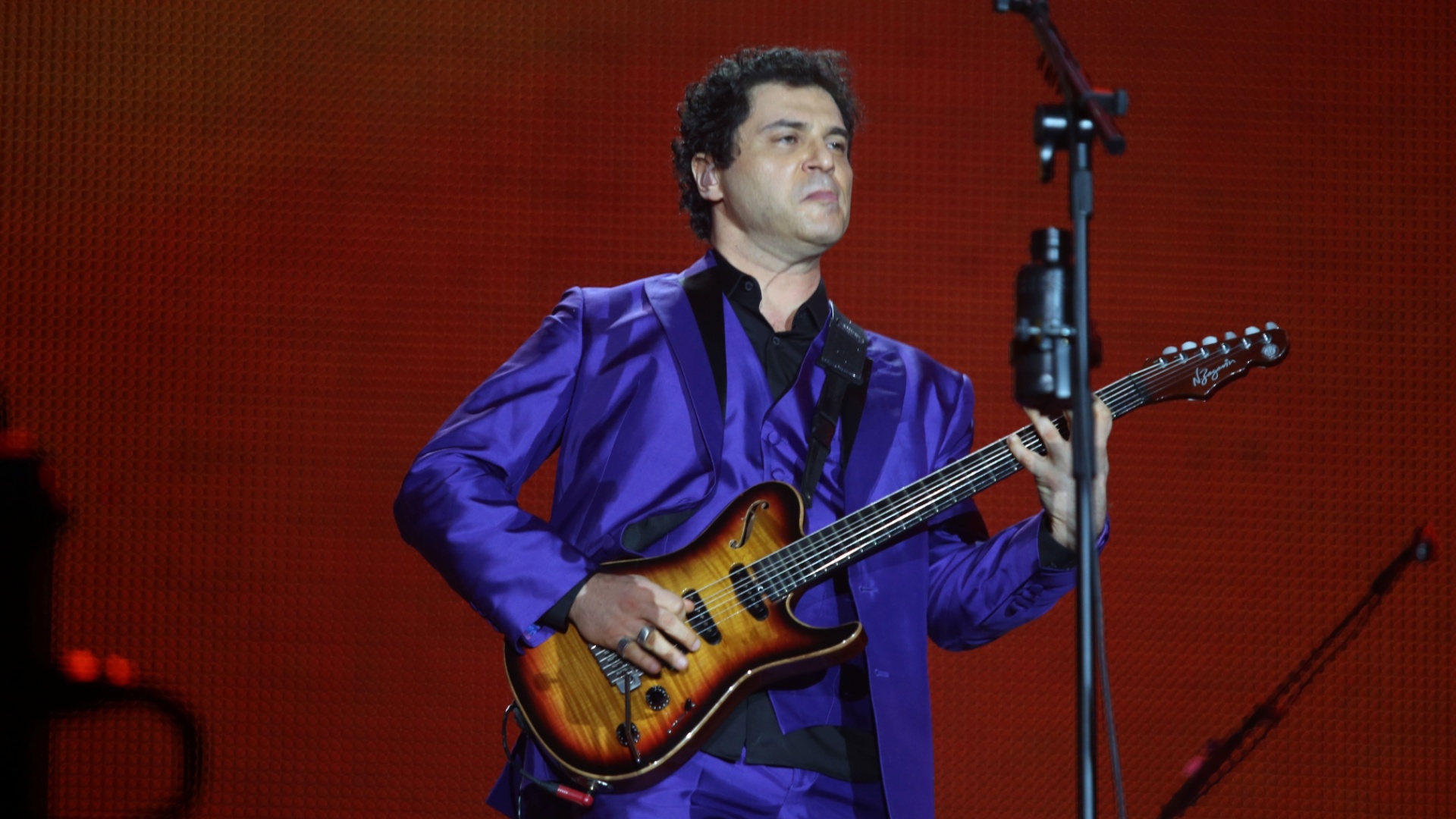 20.set.2013 - Frejat faz o primeiro show do Palco Mundo no segundo dia do segundo final de semana do festival - Marco Antônio Teixeira/UOL