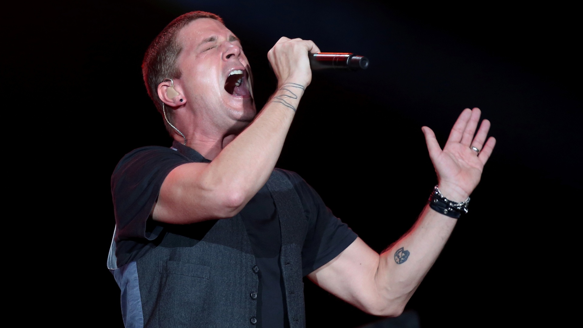 20.set.2013 - O vocalista do Matchbox Twenty, Rob Thomas, durante apresentação da banda no Palco Mundo do Rock in Rio - Fernando Maia/UOL