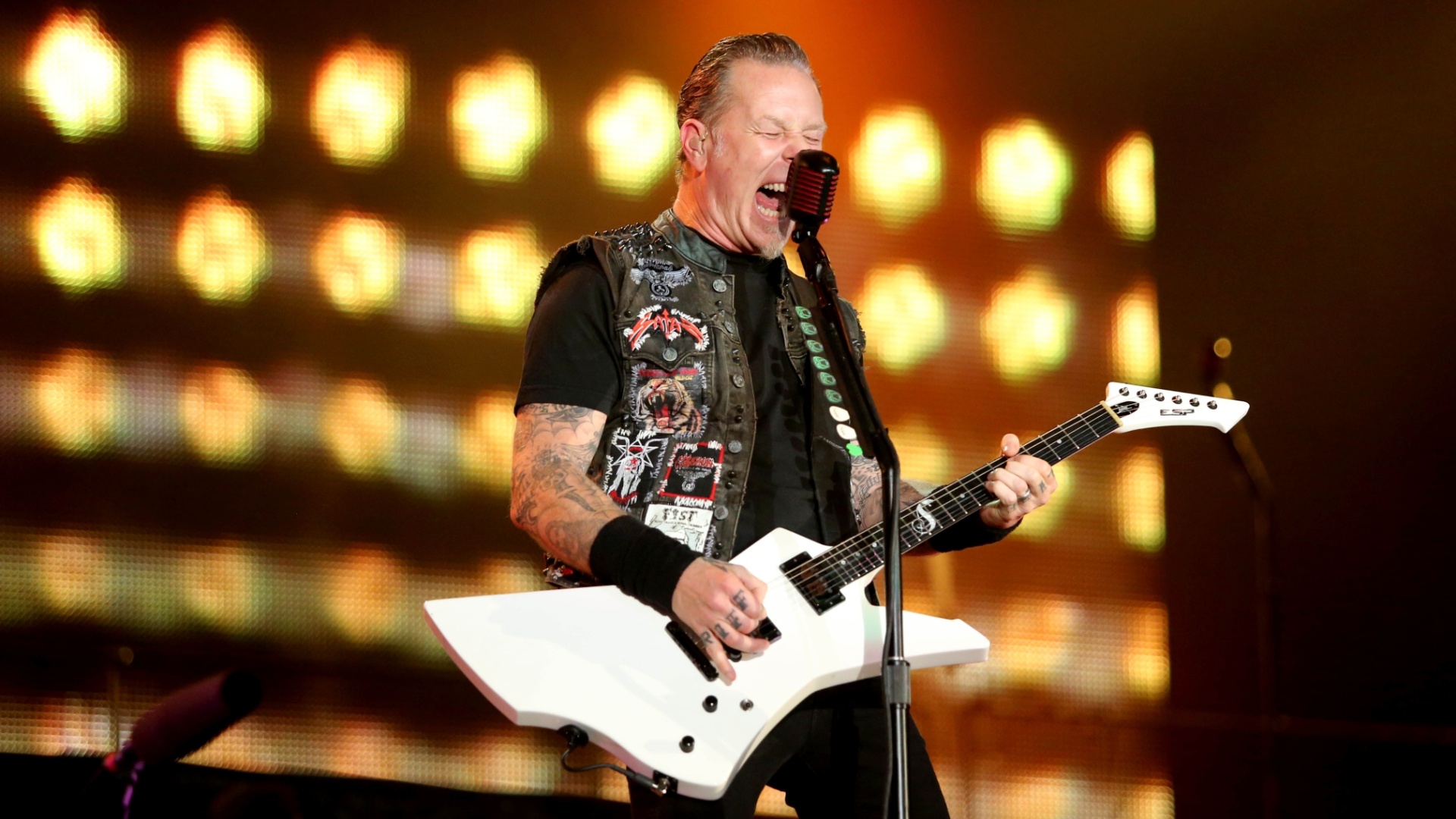 19.set.2013 -James Hetfield, guitarrista do Metallica, durante show da banda no palco Mundo do Rock in Rio - Marco Antônio Teixeira/UOL