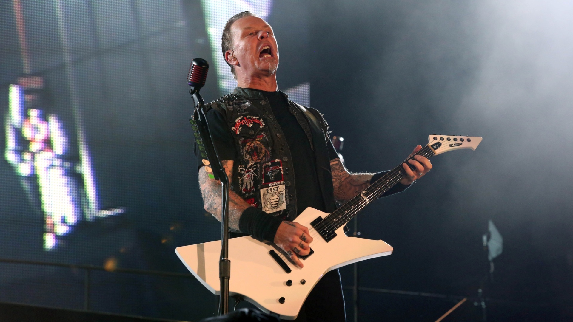19.set.2013 -James Hetfield, guitarrista do Metallica, durante show da banda no palco Mundo do Rock in Rio - Marco Antônio Teixeira/UOL