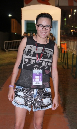 21.set.2013 - Depois de subir ao palco para cantar com Alicia Keys, Maria Gadú vai ao Rock in Rio no 6º dia de shows