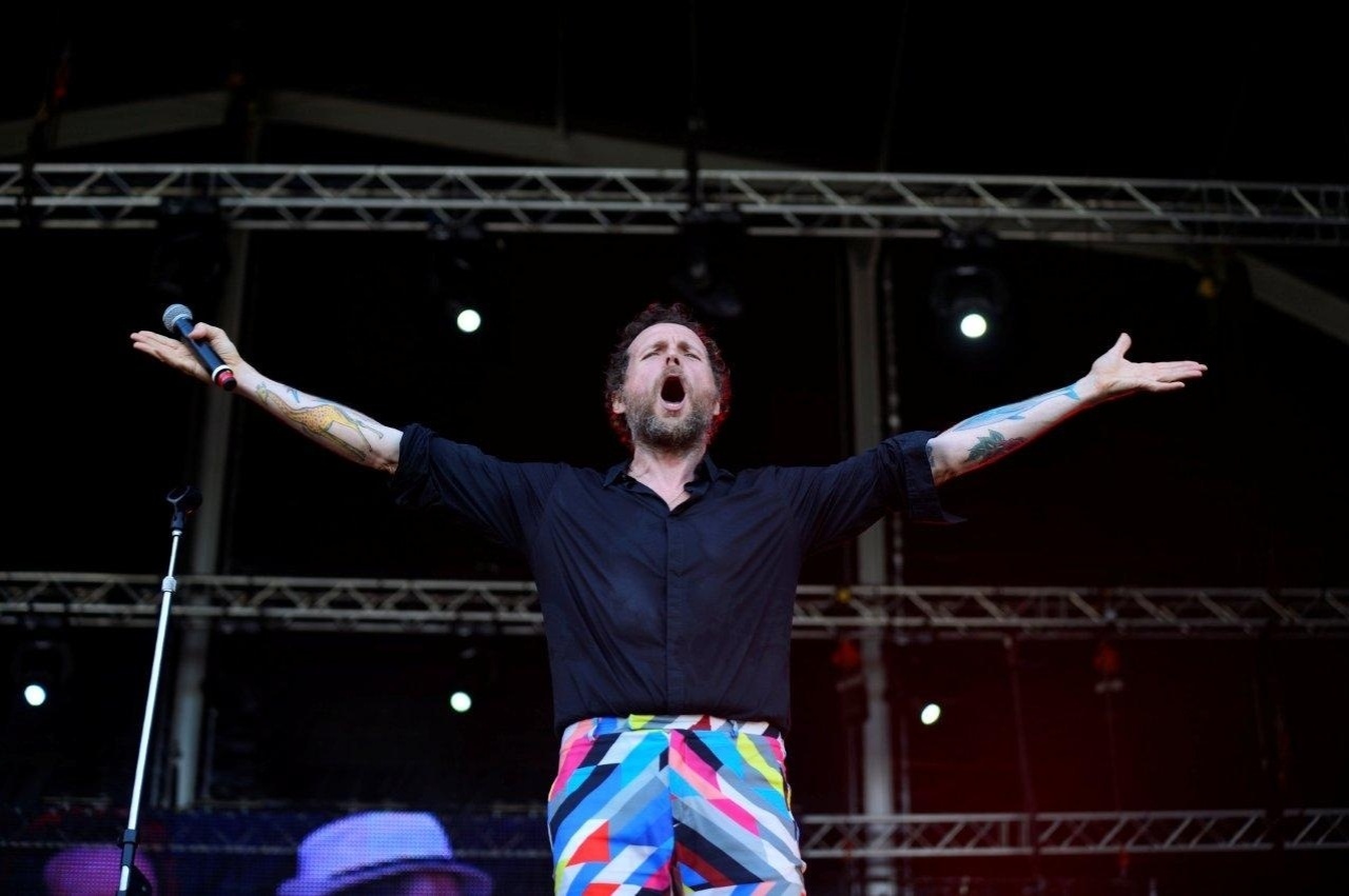 21.set.2013 -  Cantor italiano Jovanotti e big band carioca Orquestra Imperial e abrem o sábado do Rock in Rio com participações especiais no palco Sunset - Andre Muzell/AgNews