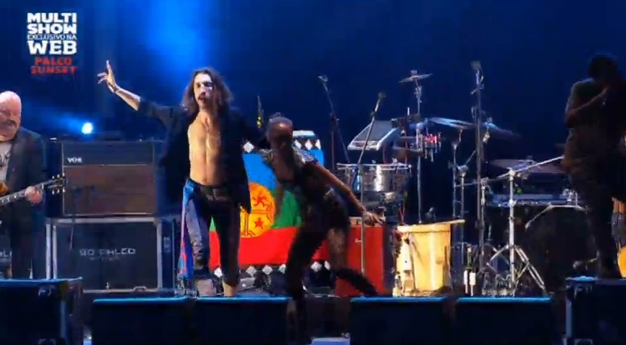 21.set.2013 - Gogol Bordello leva punk cigano ao palco Sunset do Rock in Rio - Reprodução/Multishow