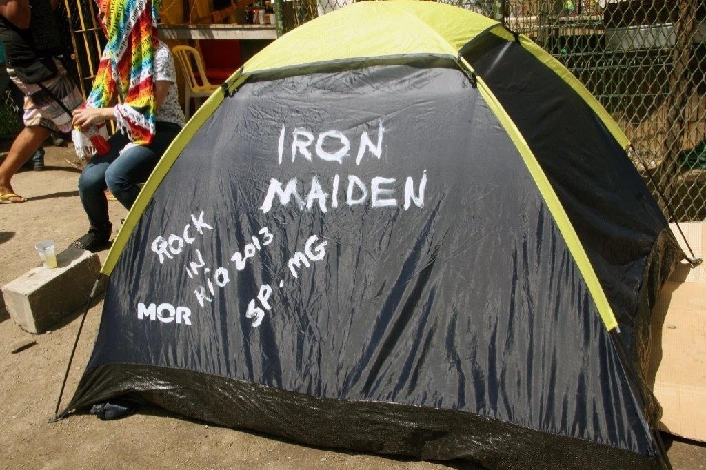 21.set.2013 - Mineiros acampam na fila da segunda semana do Rock in Rio - Zulmair Rocha/UOL