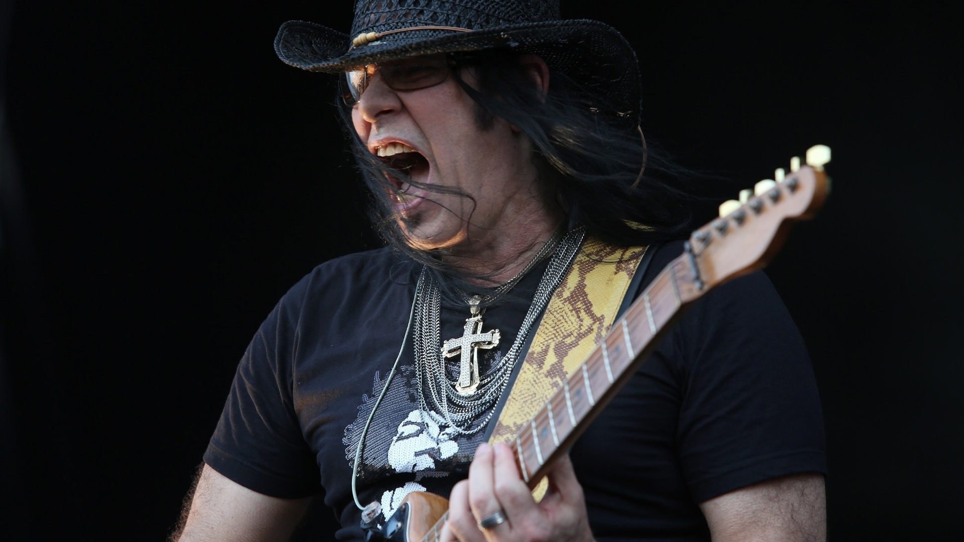 21.set.2013 - Moraes Moreira, Pepeu Gomes e Roberta Sá tocam sucessos do Novos Baianos no palco Sunset - Marco Antônio Teixeira/UOL