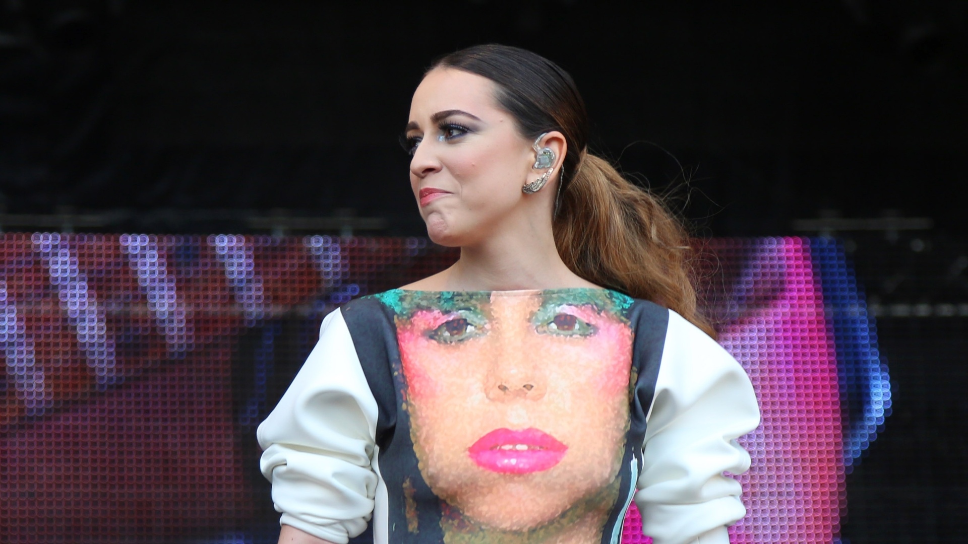 21.set.2013 - Moraes Moreira, Pepeu Gomes e Roberta Sá tocam sucessos do Novos Baianos no palco Sunset - Marco Antônio Teixeira/UOL