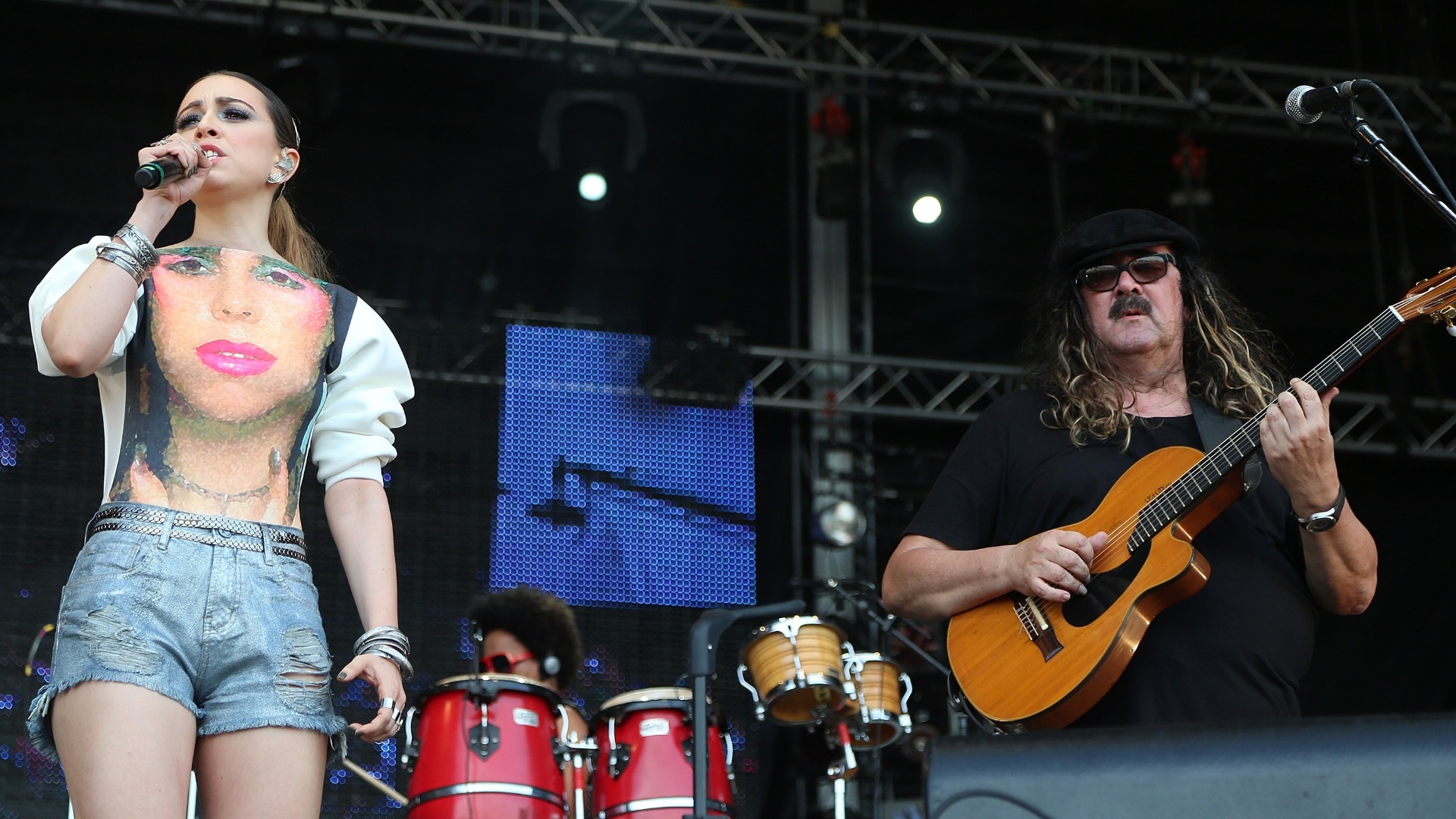 21.set.2013 - Moraes Moreira, Pepeu Gomes e Roberta Sá tocam sucessos do Novos Baianos no palco Sunset - Marco Antônio Teixeira/UOL