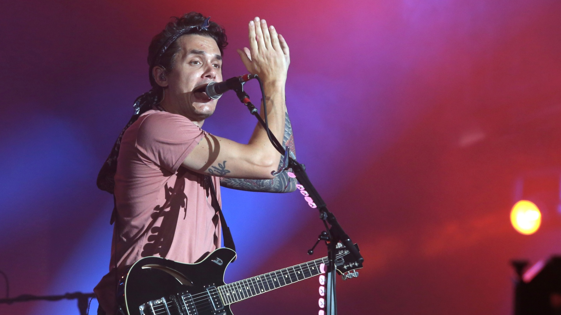 21.set.2013 - O cantor John Mayer se apresenta no Palco Mundo do Rock in Rio - Marco Antônio Teixeira/ UOL