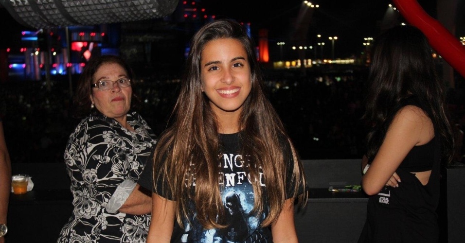 22.set.2013 - Ana Morais, filha de Gloria Pires, vai ao último dia de shows do Rock in Rio