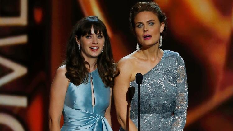 As atrizes e irmãs Zooey Deschanel e Emily Deschanel