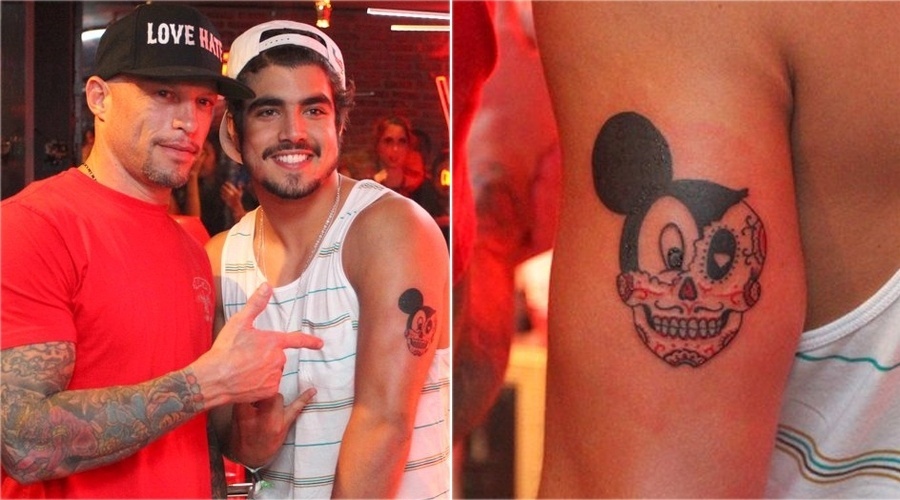 22.set.2013 - Caio Castro faz tatuagem durante o Rock in Rio