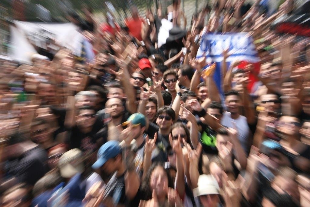 22.set.2013 - Público lota entrada da Cidade do Rock no último dia de Rock in Rio - Zulmair Rocha/UOL