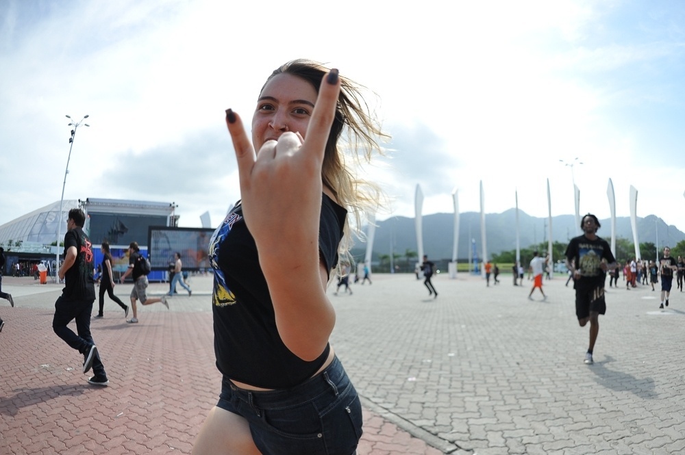 22.set.2013 - Jovem entra correndo na Cidade do Rock no último dia de Rock in Rio - AgNews