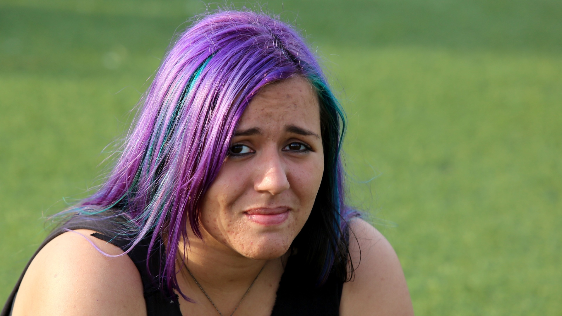 22.set.2013 - Metaleira com cabelos colorido de roxo no último dia de Rock in Rio - Fernando Maia/UOL