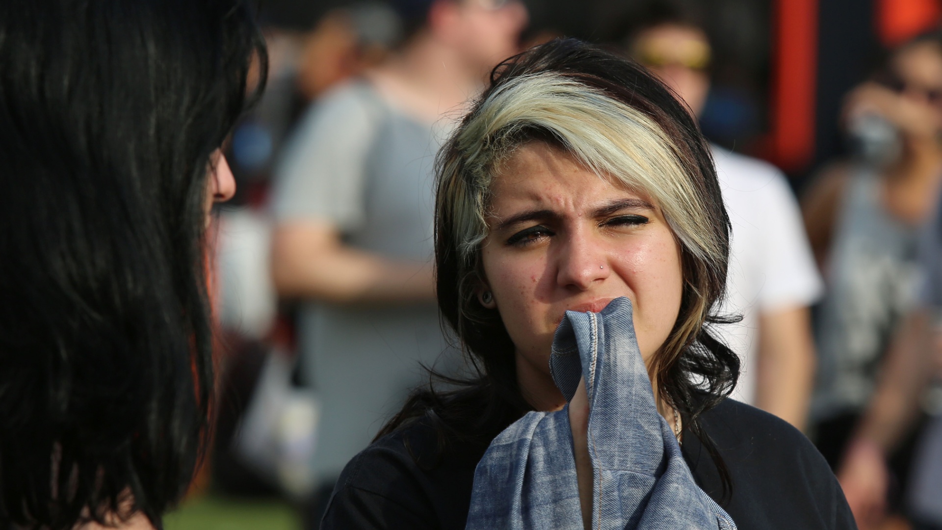22.set.2013 - Jovem aposta em mecha branca no cabelo no último dia de Rock in Rio - Fernando Maia/UOL