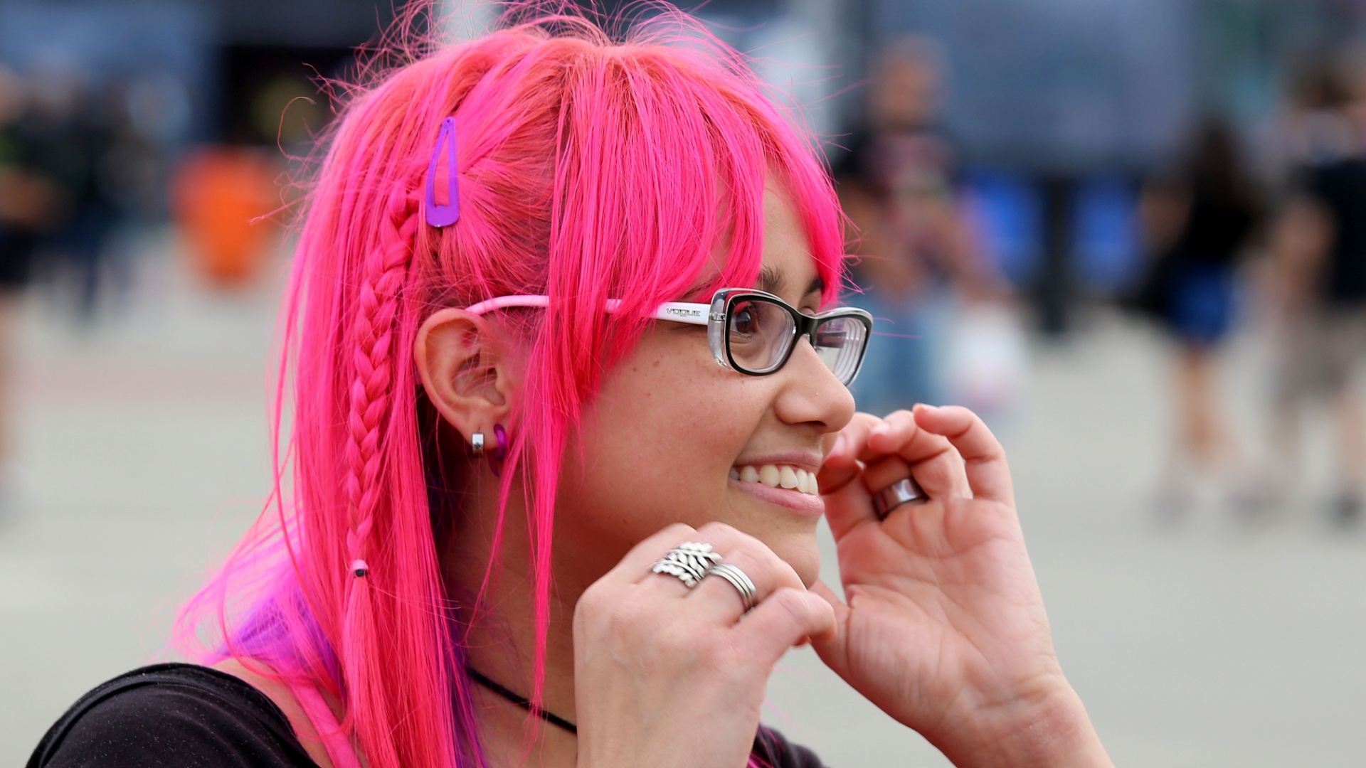 22.set.2013 - Jovem aposta em visual com cabelo rosa choque - Fernando Maia/UOL