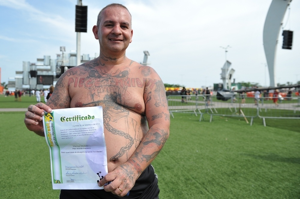 22.set.2013 - Com grande parte do corpo tatuado, o paulista Marcos Motolo, de 40 anos, garante ser o homem com o maior número de tatuagens de sua banda favorita, o Iron Maiden, que encerra a edição de 2013 do Rock in Rio - AgNews