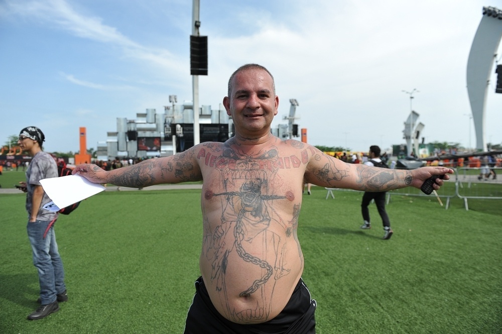 22.set.2013 - Com grande parte do corpo tatuado, o paulista Marcos Motolo, de 40 anos, garante ser o homem com o maior número de tatuagens de sua banda favorita, o Iron Maiden, que encerra a edição de 2013 do Rock in Rio - AgNews