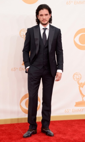 22.set.2013 - O ator Kit Harington, de "Game Of Thrones", chega ao Emmy 2013. A série está indicada em 16 categorias