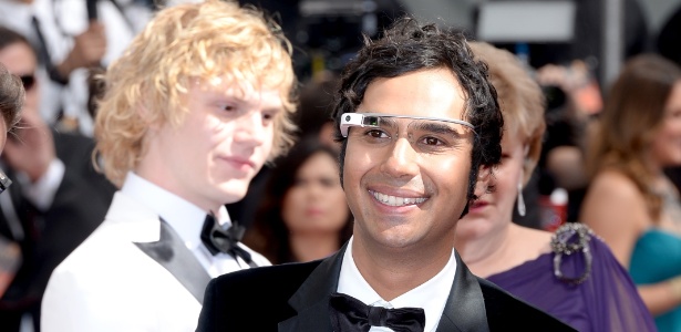 O Google Glass, novidade tecnológica do Google, é utilizado pelo ator Kunal Nayyar, de "The Big Bang Theory", em foto de setembro de 2013 - Jason Merritt /Getty Images
