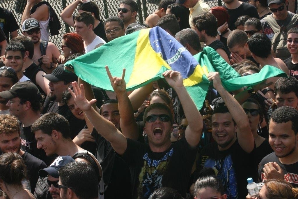 22.set.2013 - Público lota entrada da Cidade do Rock no último dia de Rock in Rio - Zulmair Rocha/UOL