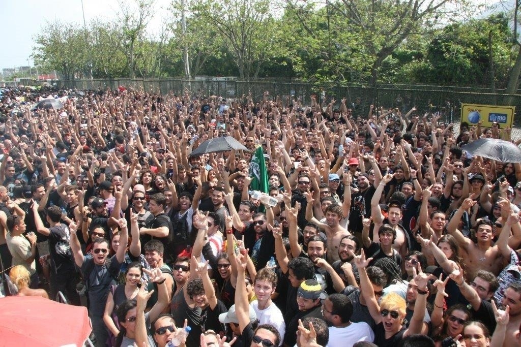 22.set.2013 - Público lota entrada da Cidade do Rock no último dia de Rock in Rio - Zulmair Rocha/UOL