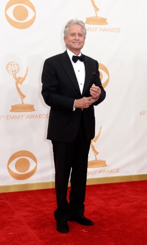 22.set.2013 - Separado de Catherine Zeta-Jones, o ator Michael Douglas chega sozinho ao Emmy 2013. Ele concorre na categoria de melhor ator de minissérie ou telefilme por "Minha Vida Com Liberace"