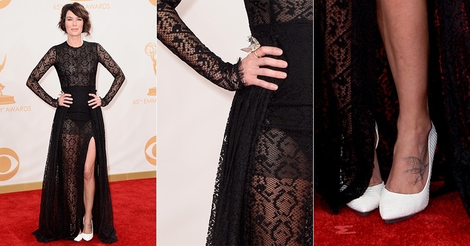 A atriz Lena Headey. de "Game of Thrones", ousou em sua escolha de look para a premiação. O vestido, todo rendado e transparente, foi acompanhado por um "body" preto para evitar que mostrasse mais do que gostaria. Repare como o formato do anel dialoga com a tatuagem em seu pé esquerdo