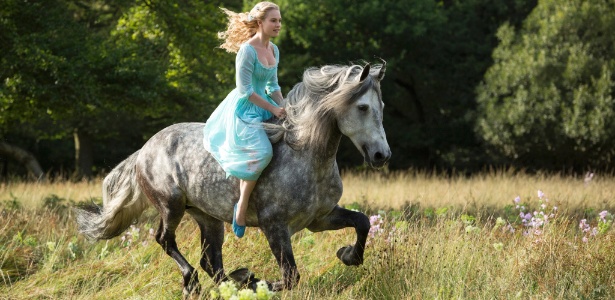 A atriz Lily James aparece em primeira imagem de "Cinderela", de Kenneth Branagh - Divulgação/Walt Disney Pictures