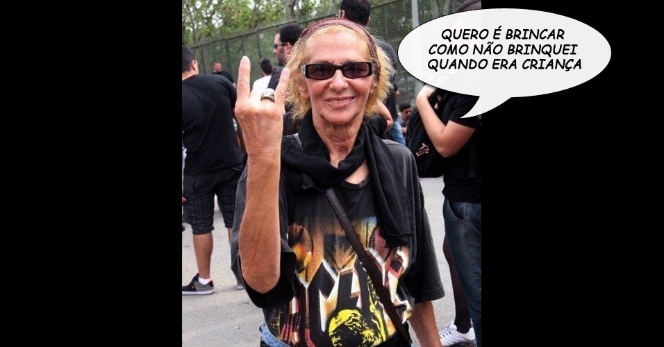 "Quero é brincar como não brinquei quando era criança", Mariza Lacerda, costureira de 69 anos, que foi ao show do Metallica com o filho e dois sobrinhos - Zulmair Rocha/UOL