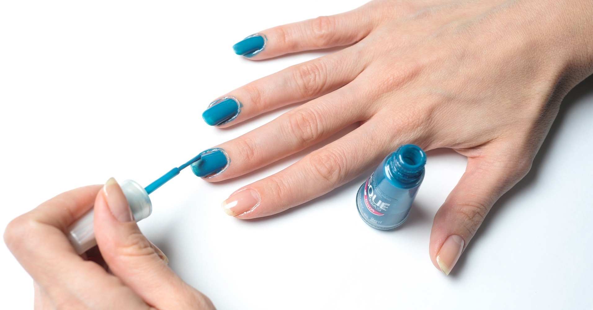 Unhas Liberty - esmalte verde escuro - Cauê Moreno/UOL