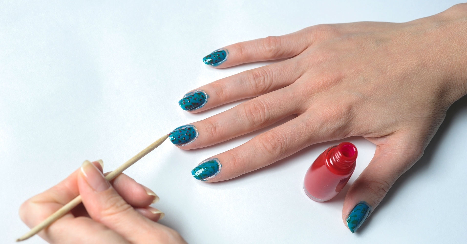 Unhas Liberty - esmalte vermelho - Cauê Moreno/UOL