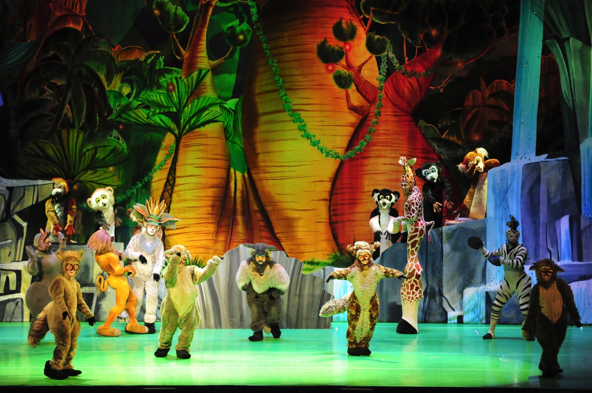 25.set.2013 - Cena do musical "Madagascar Ao Vivo!" - Junior Lago/UOL