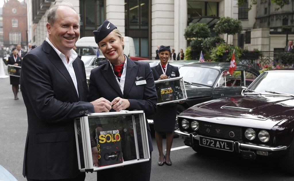 25.set.2013 - Escritor William Boyd lança novo livro do agente James Bond, "Solo", no Hotel Dorchester, em Londres - Reuters