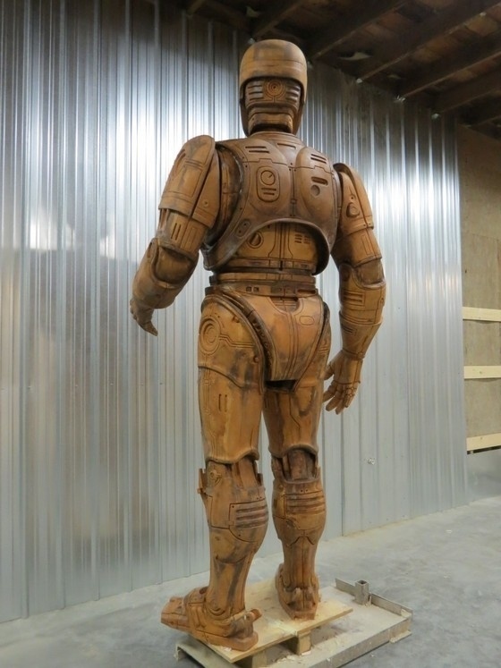 Após campanha de financiamento coletivo, moradores de Detroit conseguiram dinheiro para construir uma estátua do Robocop para vigiar a cidade a partir de 2014 - Divulgação/Kickstarter
