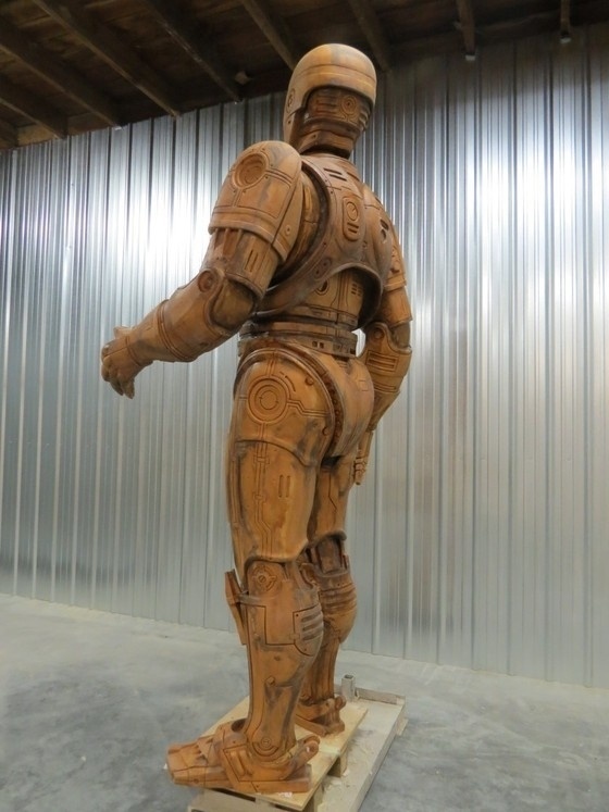 Após campanha de financiamento coletivo, moradores de Detroit conseguiram dinheiro para construir uma estátua do Robocop para vigiar a cidade a partir de 2014 - Divulgação/Kickstarter