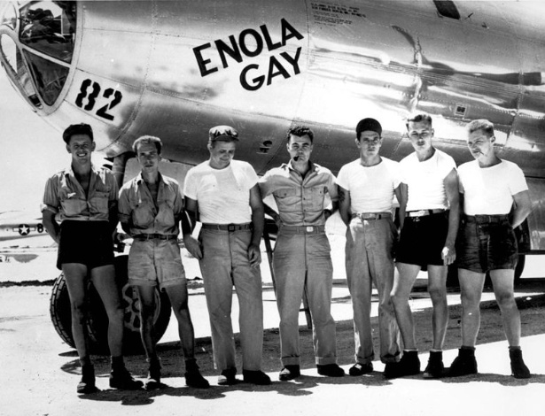 Tripulação do "Enola Gay", bombardeiro que lançou a bomba atômica sobre a cidade japonesa de Hiroshima - Reprodução