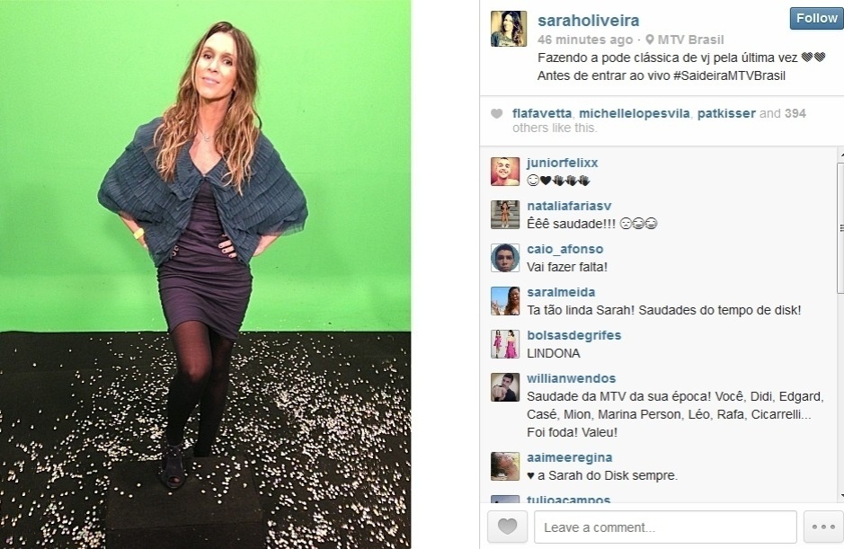 26.set.2013- "Fazendo a pode clássica de vj pela última vez. Antes de entrar ao vivo", escreveu Sarah Oliveira no Instagram