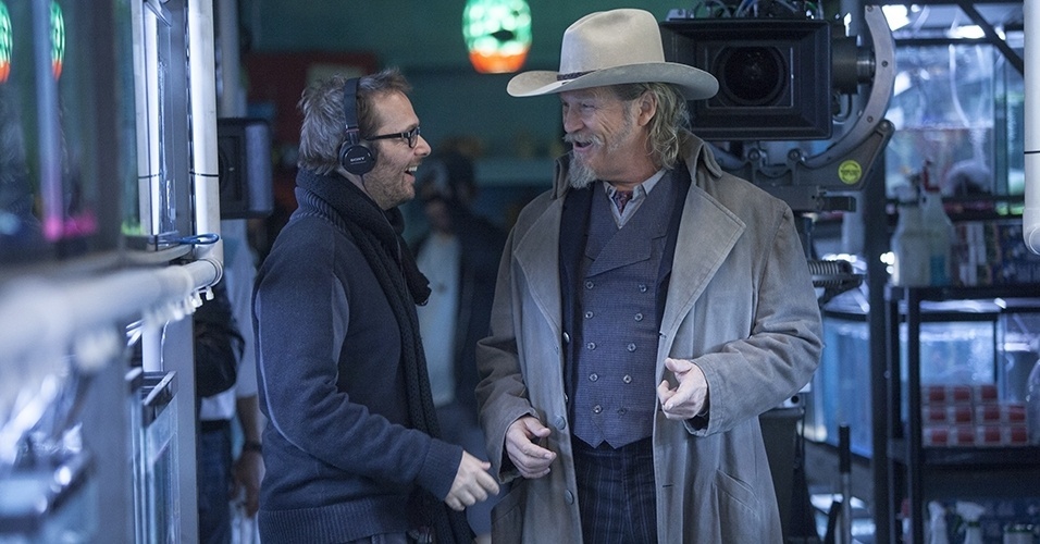 Diretor Robert Schwentke conversa com Jeff Bridges no set de filmagens de "R.I.P.D. - Agentes do Além", filme com Ryan Reynolds e Kevin Bacon - Divulgação / Universal