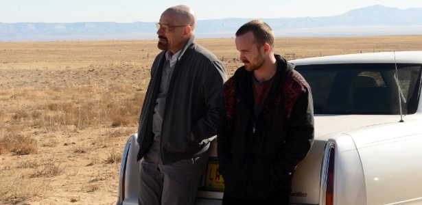 Walter White (Bryan Cranston) e Jesse Pinkman (Aaron Paul) em cena da última temporada de Breaking Bad