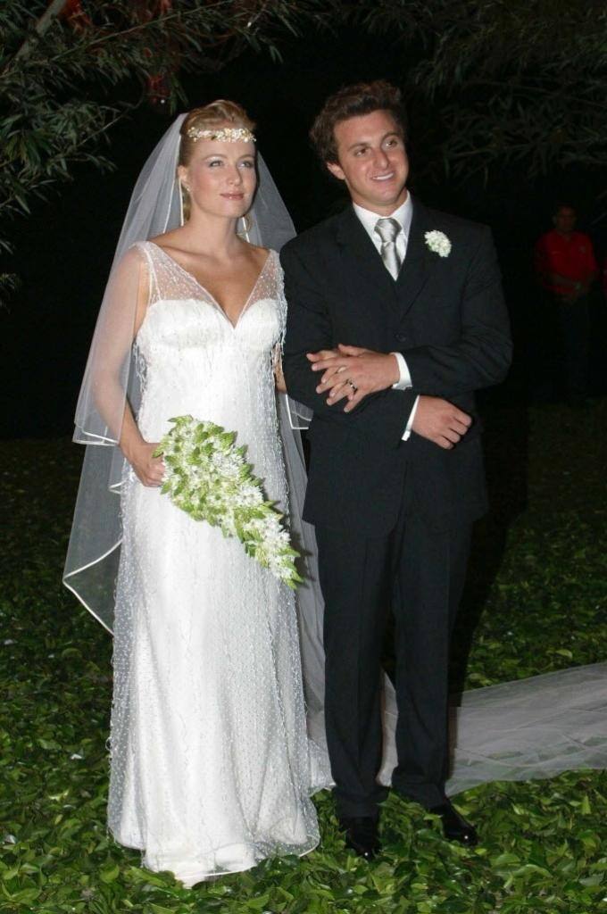 27.set.2013- Angélica e Luciano Huck durante o casamento, na Marina da Glória, no Rio de Janeiro, em 2004