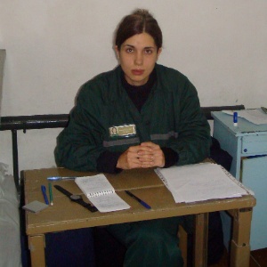 25.set.2013 - Nadezhda Tolokonnikova, integrante do Pussy Riot, em sua cela de isolamento no campo de trabalho para mulheres número 14 em Mordóvia, 600 km a leste de Moscou, onde cumpre uma pena de dois anos - ILYA SHABLINSKY/AFP