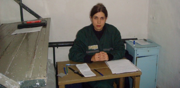 25.set.2013 - Nadezhda Tolokonnikova, integrante do Pussy Riot, em sua cela de isolamento no campo de trabalho para mulheres número 14 em Mordóvia, 600 km a leste de Moscou, onde cumpre uma pena de dois anos - ILYA SHABLINSKY/AFP